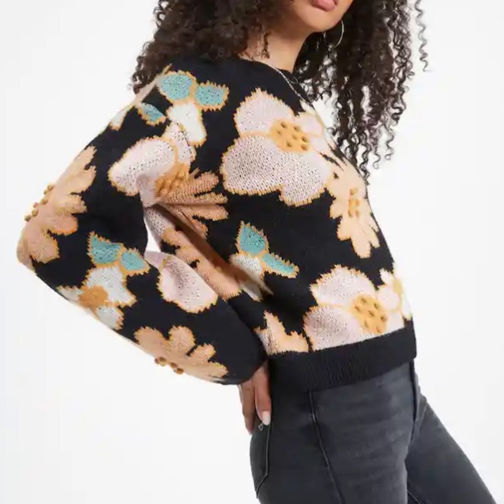 NWT VICI STORIA ARLOW FLORAL EMBROIDERED PULLOVER SWEATER SZ XS - Picture 2 of 6